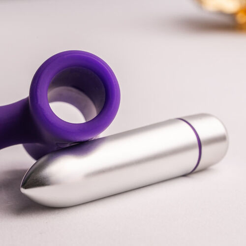 PETITE SENSATIONS TEAZER PLUG ANAL VIBRADOR ROXO