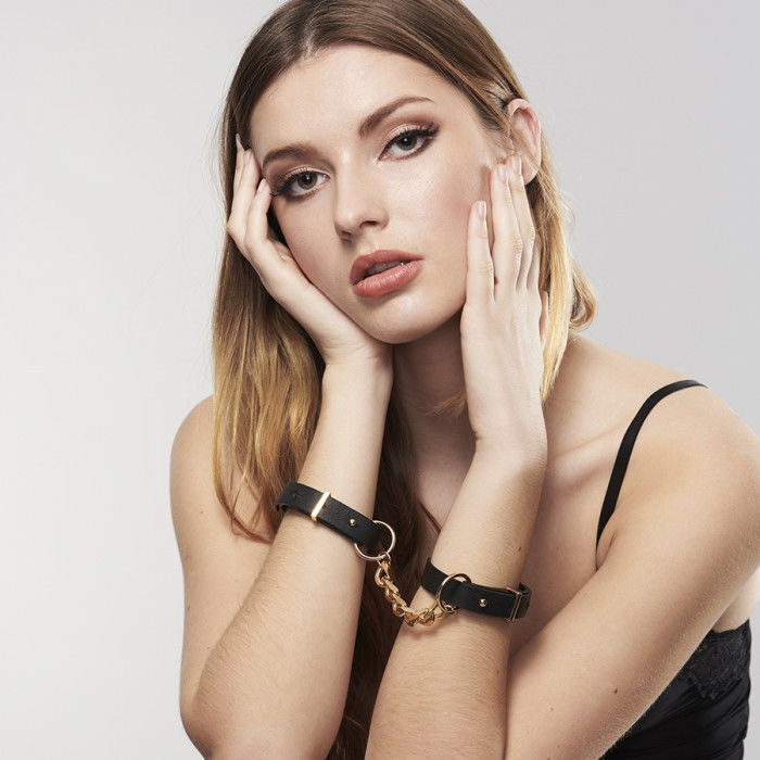INDISCRETS MAZE ALGEMAS PRETAS PULSEIRAS